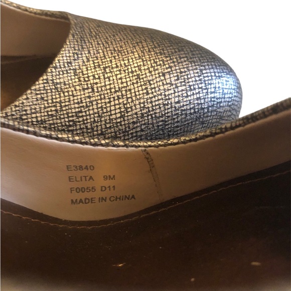 Calvin Klein Women’s Heels. Size 9. Runs Small.. Closer to a Size 8.5 ..Metallic - Picture 8 of 9